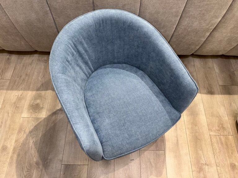 Armchair Джесі