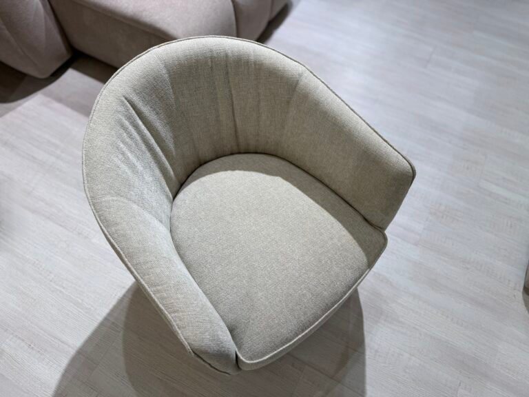 Armchair Джесі