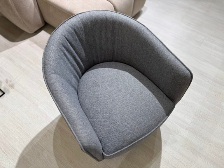 Armchair Джесі